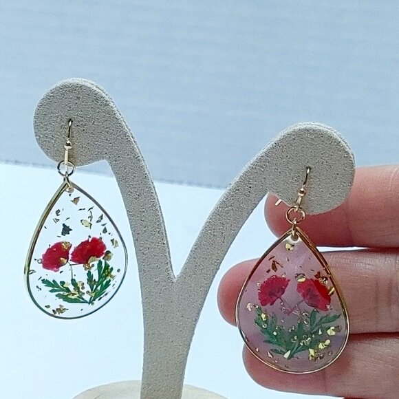 5/$25 NEW Unique Dried Flower Drop Earring Handmaking Epoxy Resin, Red - Picture 1 of 6